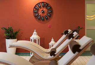 SUNSTAR Hotel AROSA wellness ruheraum Lliegestuehle uhr