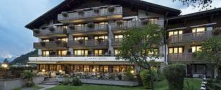 Aussenansicht Garten Terrasse Sunstar Hotel Klosters Schweiz s